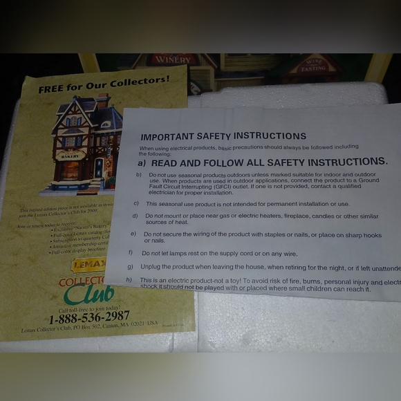 Lemax Lighted Winery Building - Green, Red, and Brown - Picture 9 of 9